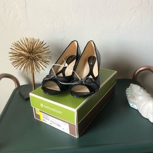 ✨NWT✨ NATURALIZER PEEP TOE WEDGE Size: 9.5 w/ box